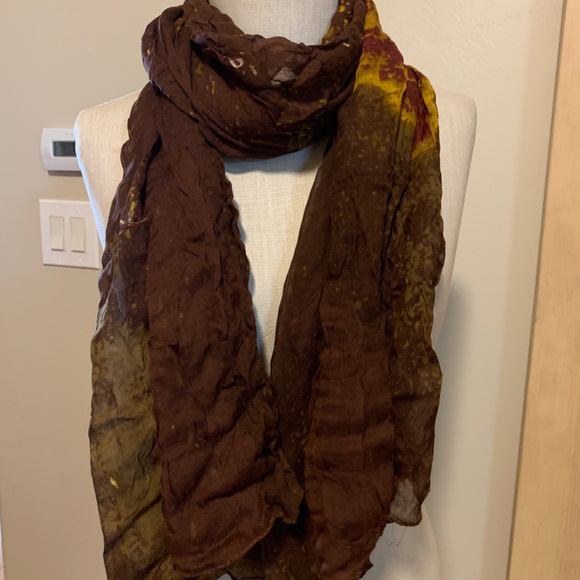 tissue weight brown/red/gold scarf - Picture 10 of 12